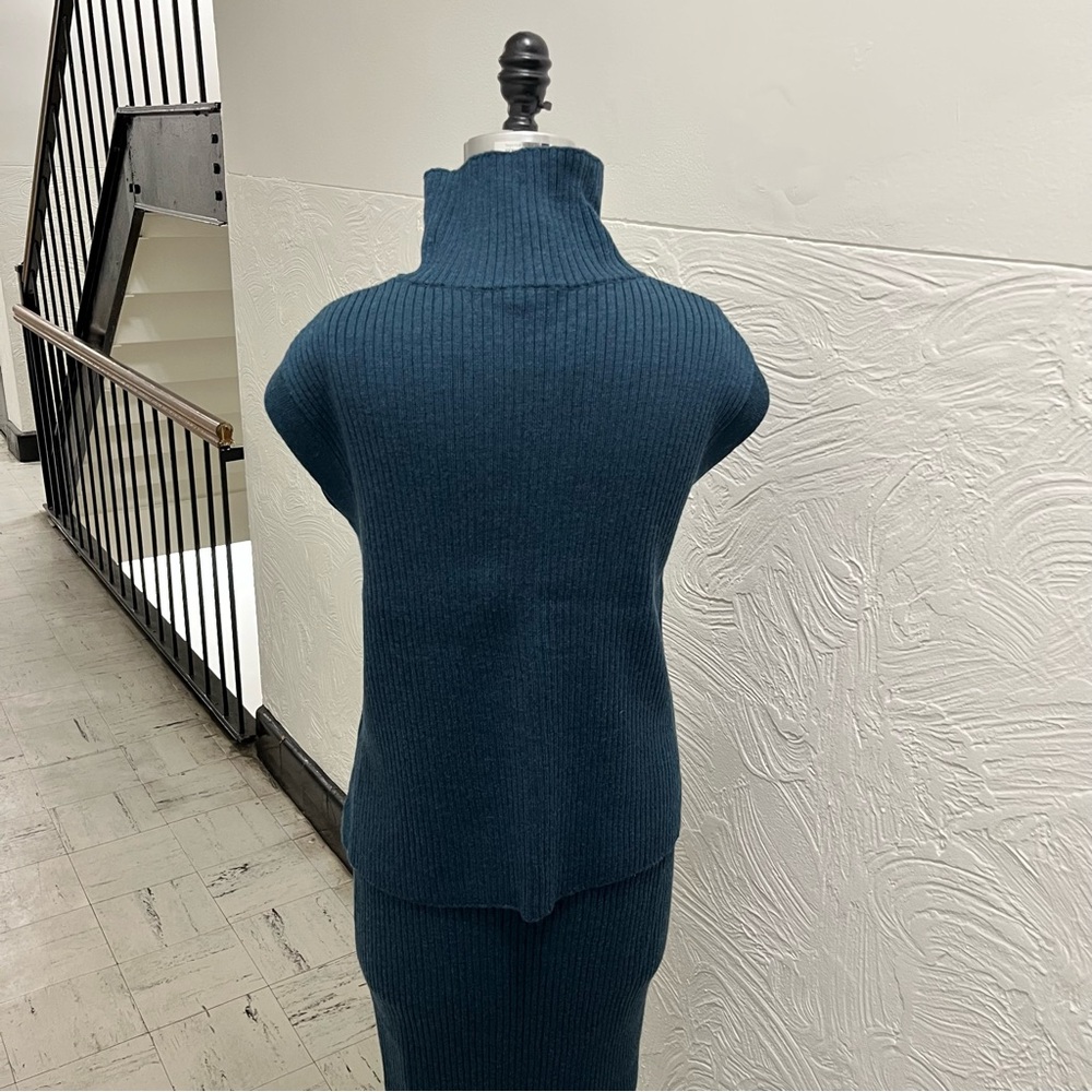 Eileen Fisher Ribbed Merino Wool Knit Top and Midi Skirt Set; fits Size 6 - Picture 4 of 13